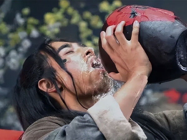 古人喝酒用碗,現(xiàn)代人喝酒用杯.jpg 古人喝酒用碗,現(xiàn)代人喝酒用杯.jpg